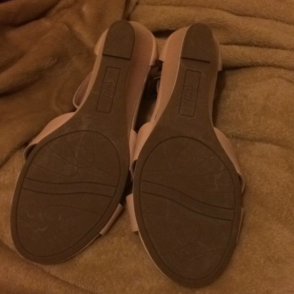 Shoes - Picture 3 of 4